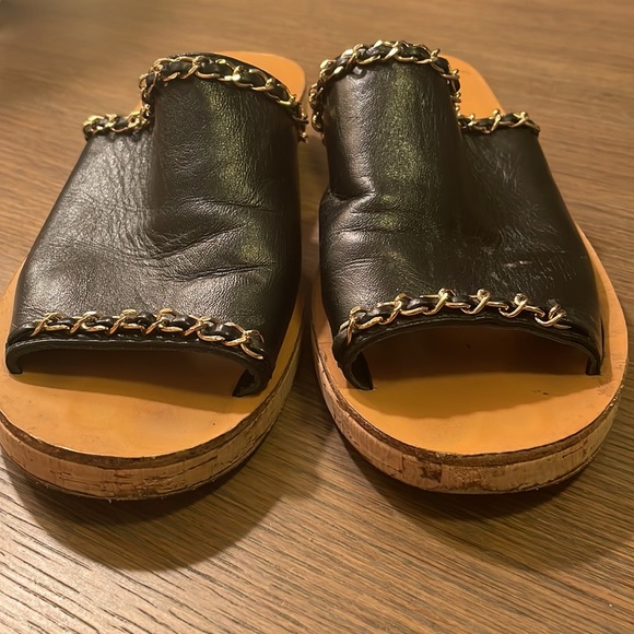 Authentic Chanel slide, size 38 1/2, color black 在庫一掃60%Off CHANEL size ブラック&ピンクベージュ2足 38 ハイヒール/パンプス